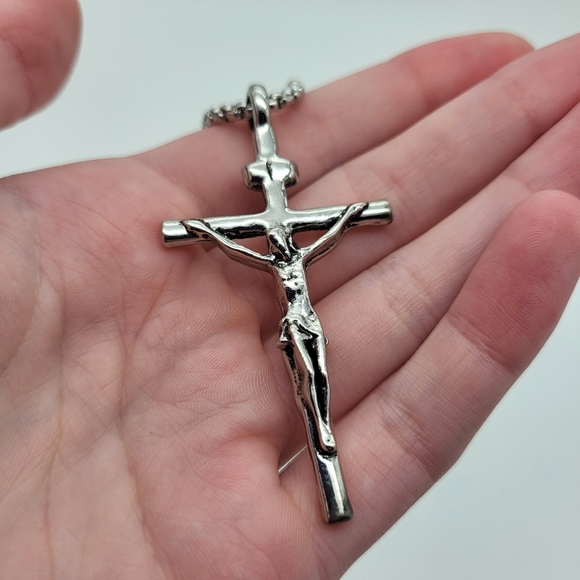 Stainless steel Jesus necklace - Picture 3 of 3